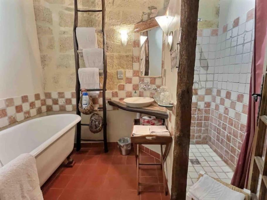 Chez Lydia - Osez La Vie De Chateau ! Pont Du Gard, Uzes Remoulins Kültér fotó
